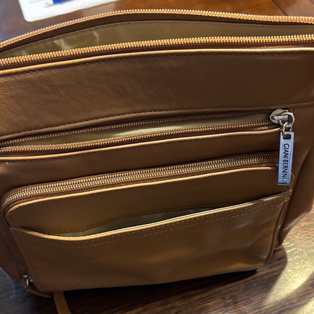 Giani Bernini Beige Leather Crossbody Bag - Picture 10 of 11